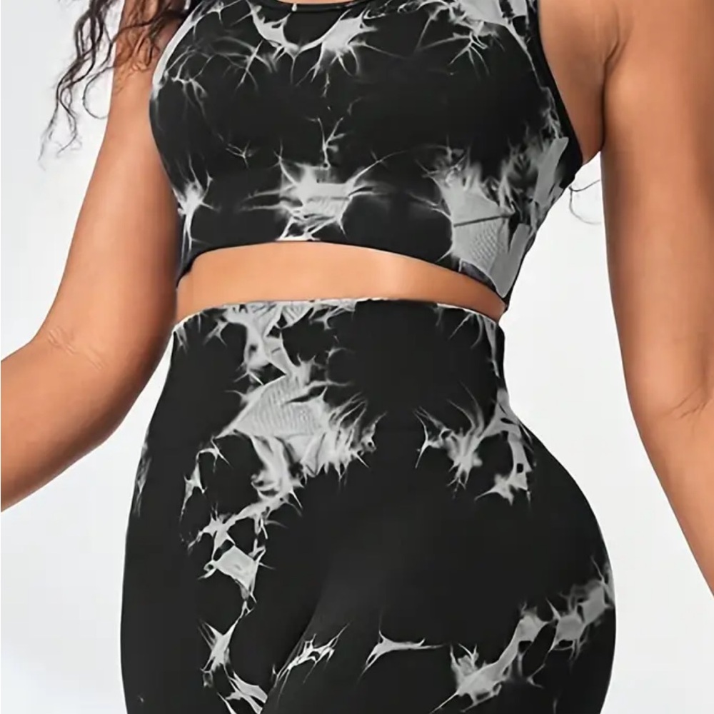 Black and White Abstract Print Activewear Set